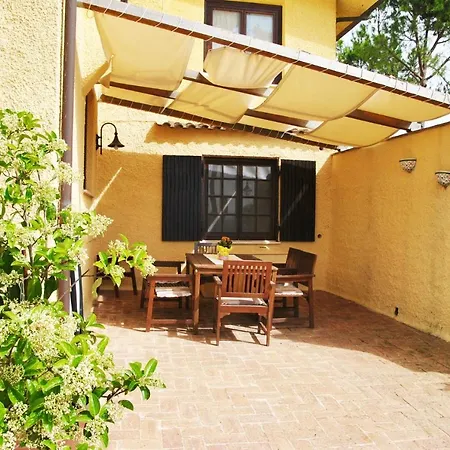 Sleeps 5 Pool Wifi Willa